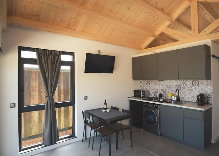 Horreos De Abrela * O Vicedo